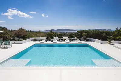 Image de Luxury Private Holiday Villa with Freshwater Private Pool, Ibiza Villa 1037