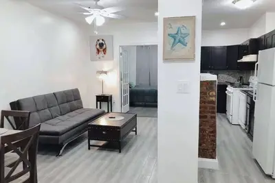 Image de Newly renovated, comfy and trendy space. #1