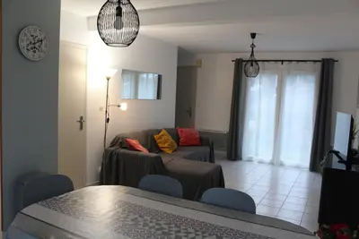 Image de Rez de chaussée d'un pavillon avec jardin 500m plage