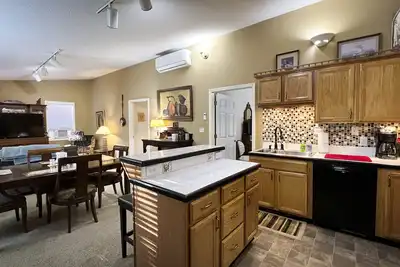 Image de The Dose - 2bd\/2ba Roommate Style Apartment - Near Lake Tobesofkee