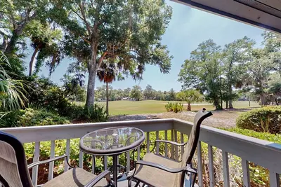 George Fazio Golf Course Views with Updated Bathrooms!