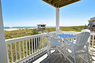 Image de Oceanfront condo in the heart of Carolina Beach!