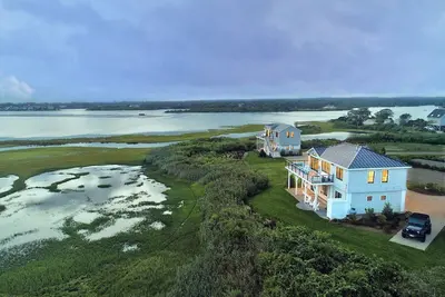 Image de Luxury Waterfront Retreat