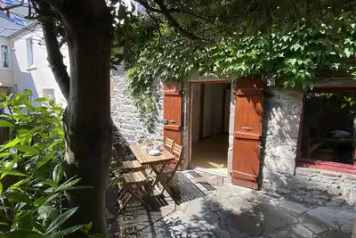 Image de Maison rénovée avec cour extérieure à 10 min à pied de la mer - parking gratuit