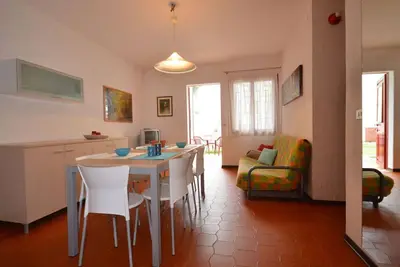 Image de Joli appartement dans une maison de vacances avec Wifi, climatisation, piscine, Tv, patio, parking