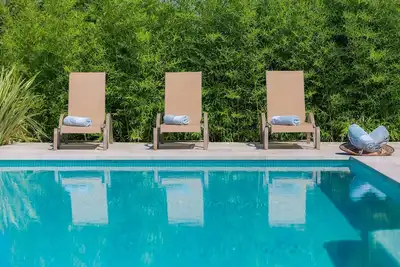 Image de Maison de vacances privée avec Wifi, piscine privée, bain à remous, climatisation, Tv, terrasse