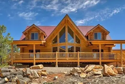 Image de Gorgeous 5 Bedroom Log Cabin for your All Year relaxation by Zion National Park