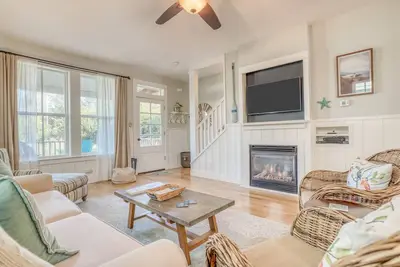 Image de Parkside Home Near Beach Access Has Hot Tub, Elevated Deck in Olivia Beach!