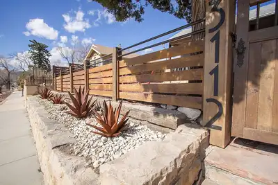 Image de Charming Westside Bungalow
