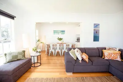 Image de Beachside Getaway Bay Views North Shore Vic Sleeps 12 Free WiFi