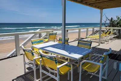 Image de Wow. . . newly renovated Direct Oceanfront Beachhouse! !