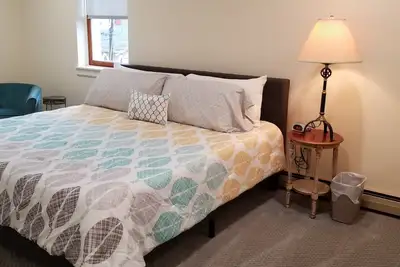 Image de Arlington Suite: Modern 2-Bedroom w Elevator, Ldry