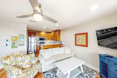 Image de Cozy, top-floor beachfront condo with pool, pool spa, & beach access