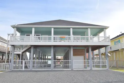 Image de New~ 6 Bedroom 5 bath ~ Pool and Spa ~ Beach Views~ Direct Beach Access