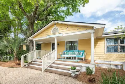 Image de Private Home-Walk to Beach & Town-Dog Friendly-Screened Porch-Fenced Yard