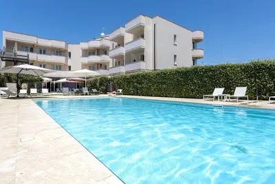 Image de Agréable appartement pour 4 personnes avec Wifi, piscine, climatisation, Tv, terrasse et parking