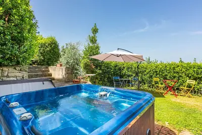 Image de Maison de vacances avec climatisation, piscine privée, bain à remous, Wifi, Tv, patio, parking