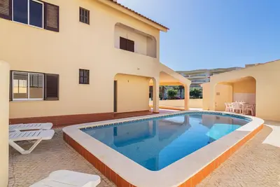 Image de Merveilleuse maison de vacances privée avec piscine privée, Wifi, Tv, balcon et parking