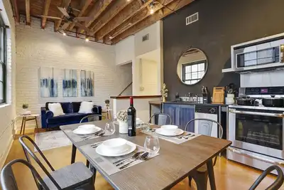 Image de Warehouse District | Stunning Two Bedroom