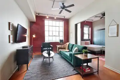 Image de Warehouse District | Delightful Two Bedroom