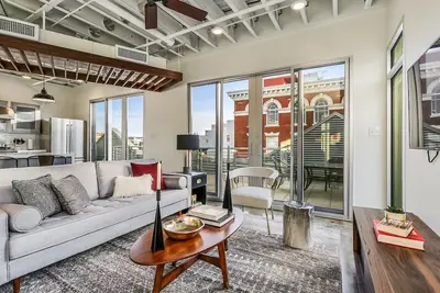 Image de Warehouse District | Luxury Two Bedroom Penthouse