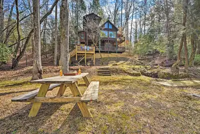 Image de The Rainbow Lodge- Riverfront, Fiber, HotTub, Fish, DogOK, Game Room, Movie Room