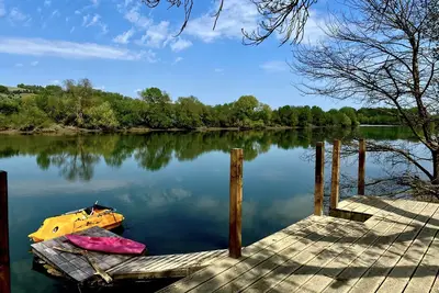 Image de River house pedal boat pontoon fishing rods canoes bicycles Garden Bbq