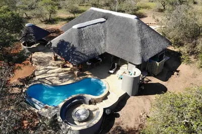 Image de Pata Pata House is a luxurious modern Bush House