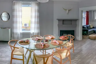 Image de Sterilized Bohemian Apartment Downtown Moncton