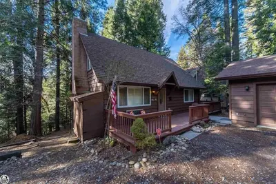 Image de Kid & Pet Friendly Beautiful Fully Functioning Cabin Sleeps 8