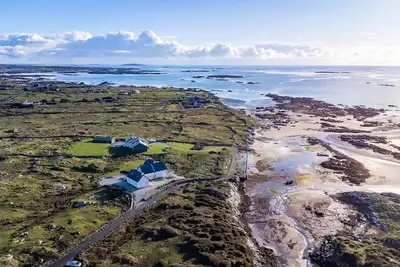 Image de Doleen Quay House is a luxurious beach holiday home