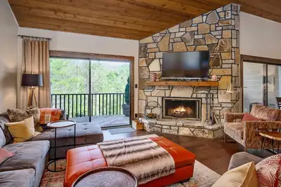 Image de Lakefront Gem. Refresh, Relax, Renew. 2 miles to resort, Paddle boards included!