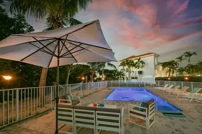 Image de Waterfront, 100ft Boat Dock, Kayaks, Paddle boards, Bikes, Private Pool, Sunsets