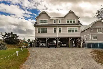 Image de Oceanfront, Dog Friendly, near the Point, beach & kids' gear, fun decor.