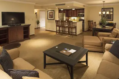 Image de Beautiful Two Bedroom Condo w/ all the amenities!