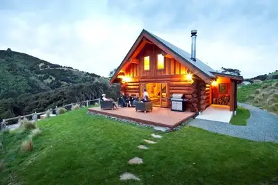 Image de Secluded Eco-friendly Log Cabin with Steaming Outdoor Baths
