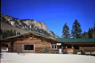 Image de Beautifully renovated 3 bedroom log cabin in amazing setting near purgatory