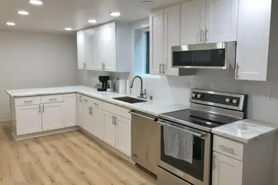 Spacious Maple Leaf Guest Suite