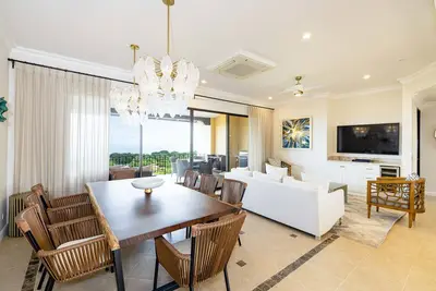 Image de Newly renovated penthouse with unforgettable ocean view