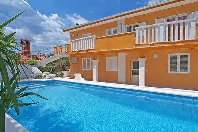 Image de Joli appartement pour 6 personnes avec Wifi, climatisation, piscine, Tv et terrasse