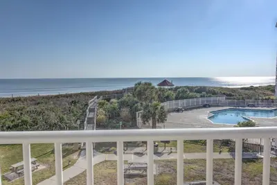 Image de Adorable Oceanfront Oceanfront Condo