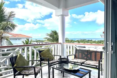Image de Paradise Breeze Penthouse- Majestic Ocean Views -Central Location
