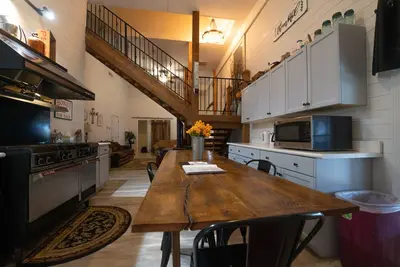 Image de County Retreat in the woods, overlooking beautiful woods and stream \n