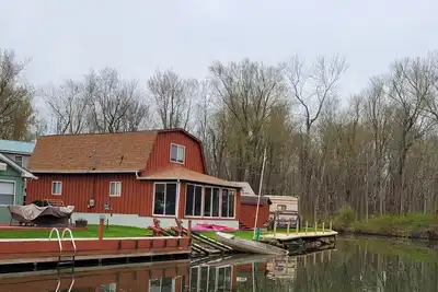 Image de Beautiful wildlife sanctuary on goose creek with kayaks!
