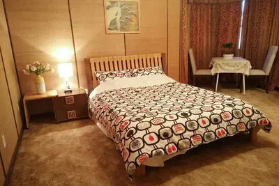 Image de Cozy and quiet room, separate living room and kitchen suite
