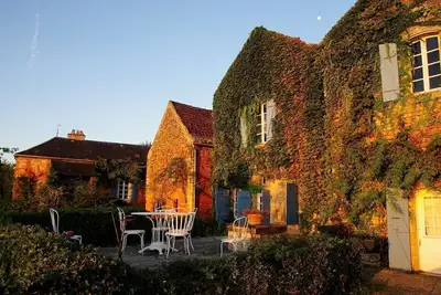Image de La Pomette, une grande maison avec piscine privée près de Sarlat