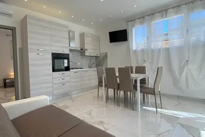 Image de Large 2 bedroom apartment on the ground floor all new and modern with air conditioning.