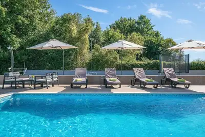 Image de Maison de vacances privée avec climatisation, piscine privée, Wifi, Tv, terrasse, parking