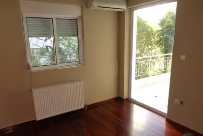 Image de t of two fully equipped apartments above each-other on the two top floors of a h