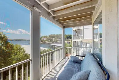 Image de Regatta Bay 320 - Park-like setting in Regatta Bay